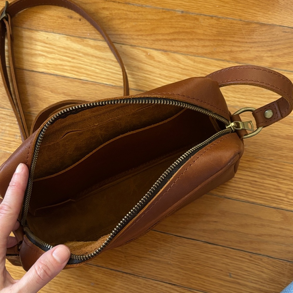Portland Leather Chestnut Brown Leather Toaster Crossbody Bag - Picture 3 of 3